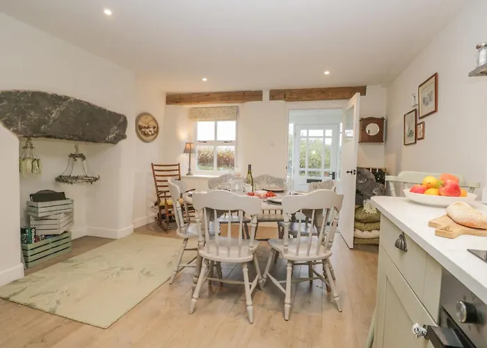 1 Sunny Point * Kendal