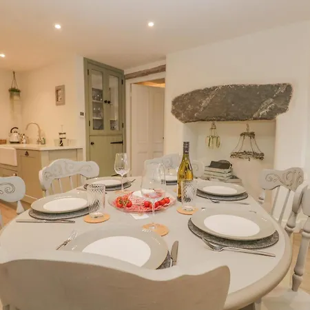 1 Sunny Point Κένταλ