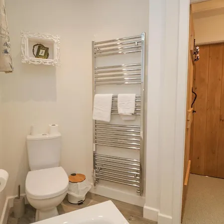 1 Sunny Point Κένταλ